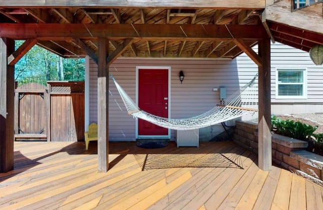 Fall River Oasis Suite with 6 Person Hot Tub