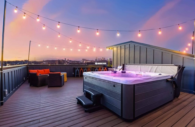 Dos casas: jacuzzi y azotea en Nashville!!!!