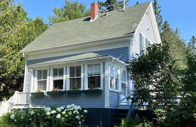 Somes Harbor ~ Charming home close to Acadia National Park