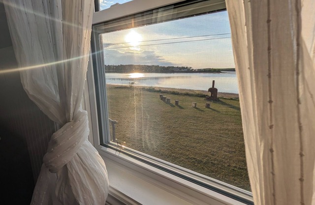 Fall Vista Waterfront Retreat | Coastal Calm & Comfort