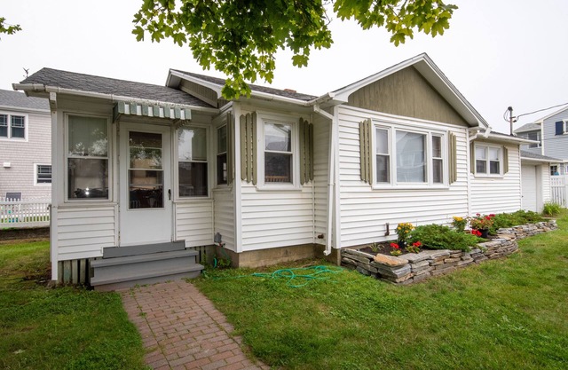 FALL WEEKS STILL OPEN! Steps to the beach in Wells, perfect for families!