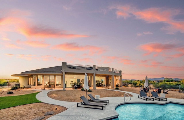 Casa de lujo en 40acres con piscina, Putting Green, Rooftop & Trails ❤ por AvantStay