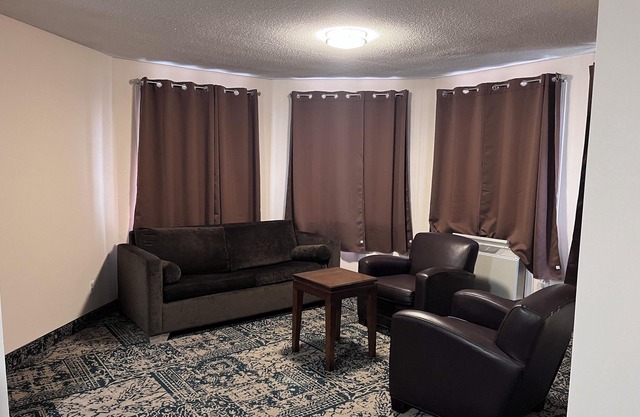 Falls Lodge and Suites