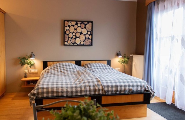 Familienzimmer mit Separater Toilette und Bad und Balkon - Pension Kärnten