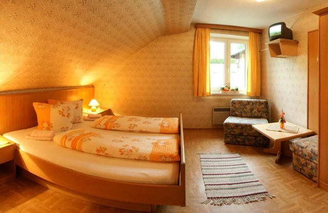 Familienzimmer, Dusche, WC, Waldseitig - Gasthof-pension Innerfraganter Wirt