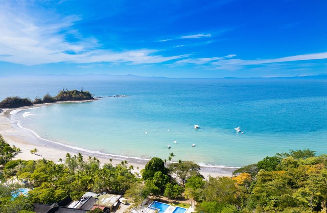 **NEW** Luxury ocean view & beach front access apartment in Mantas bay