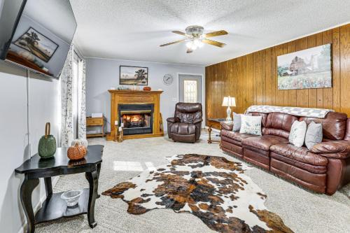 Families Welcome! Home with Fire Pit in Soddy-Daisy