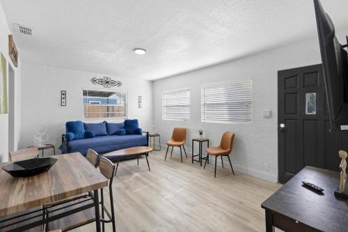 Family 2br Orlando Home Sleeps 6 Patio