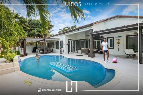 Family 4BR Escape Pool Arcade Sleeps 12 L57