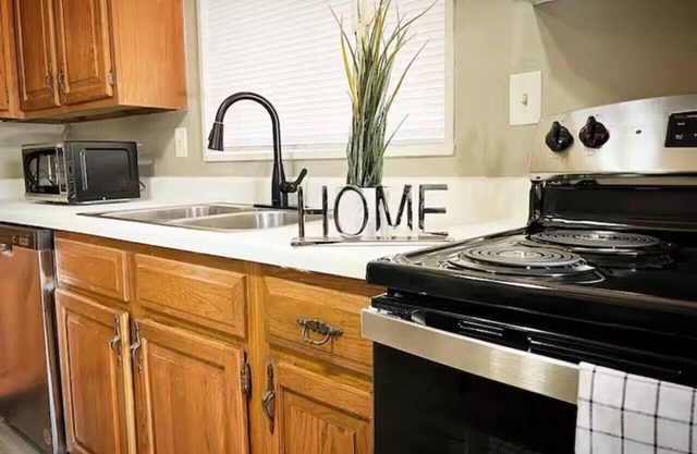 Family 4BR Home Memphis BBQ, Yard, Games