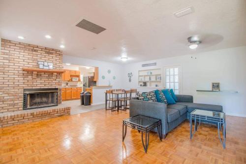 Family 4br Stay In Orlando Pets Welcome & Big Sa