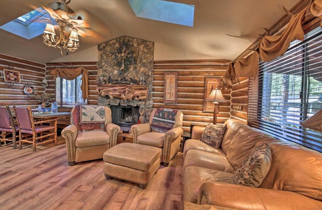 Family and Pet Friendly Rustic Lakeside Cabin