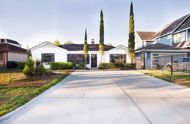 Family and pet friendly stylish home in excellent Heights location.
