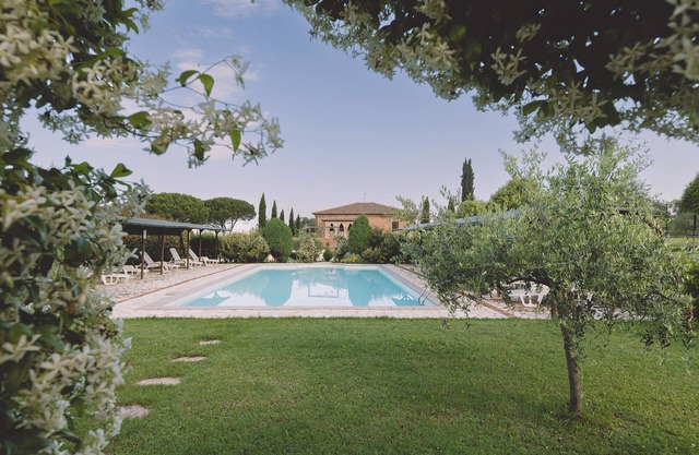 Family Apartment in the heart of Tuscany with swimming pool (Da Vinci)