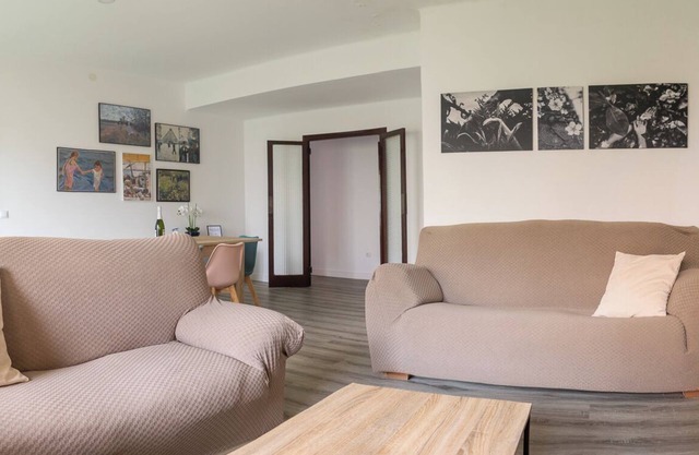 Apartamento familiar cerca de la playa con plaza de aparcamiento.