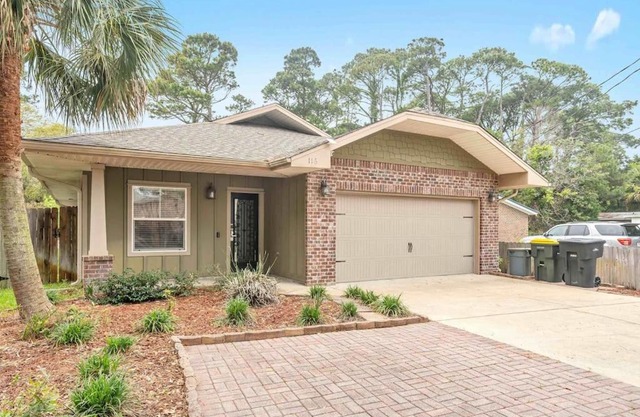 Family Beach Getaway Spacious FWB 4-Bedroom House