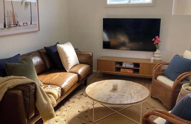 Family beach house in Lake Tabourie - walk to beach and lake!