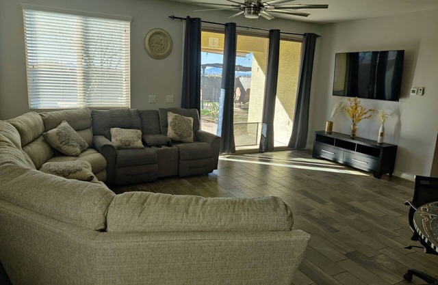 Family /Business Friendly House with A Class