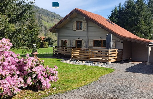 Family chalet with authentic charm and forest views. 15 mn from Gérardmer