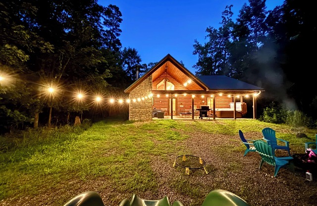 Family Cabin/Hot Tub/Firepit/Arcade/Playset/Fireplace/Grill/Games