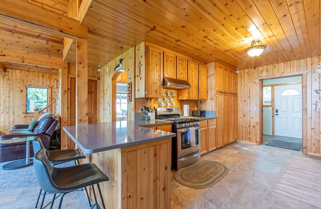 Family cabin on the shores of Big Beaver Lake - Drive, Fly or Snowmachine!