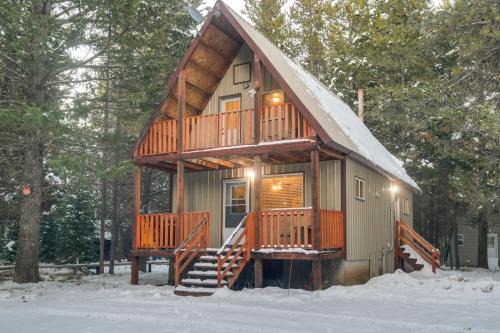 Family Cabin with Fire Pit - 25 Miles to Yellowstone