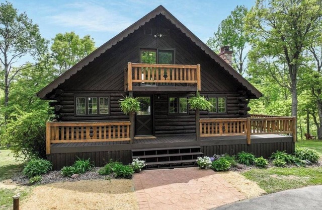 Family Chateau w stream, 12 acres, close to ATV, Snowmobile, trails- Hayward WI