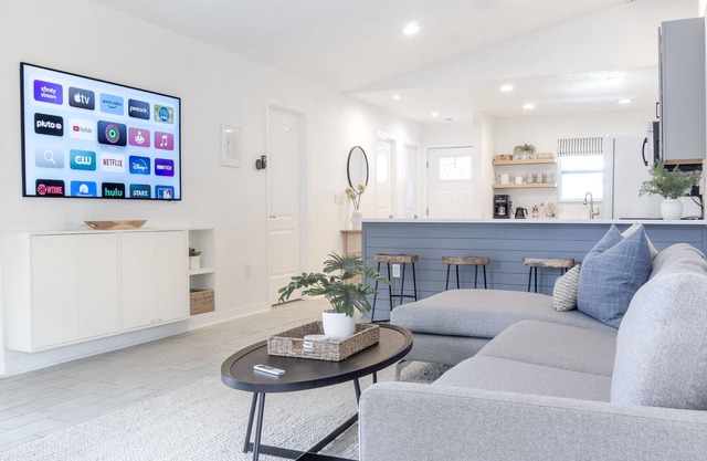 Family Coastal Cottage, Work & Leisure, Downtown