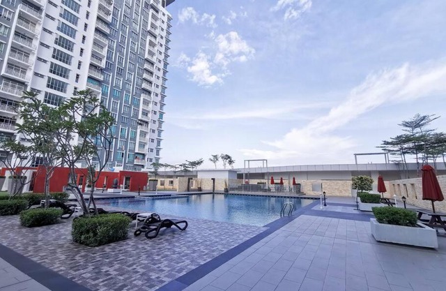 Family Condo 50 inches TV Netflix and WiFi with Pool View