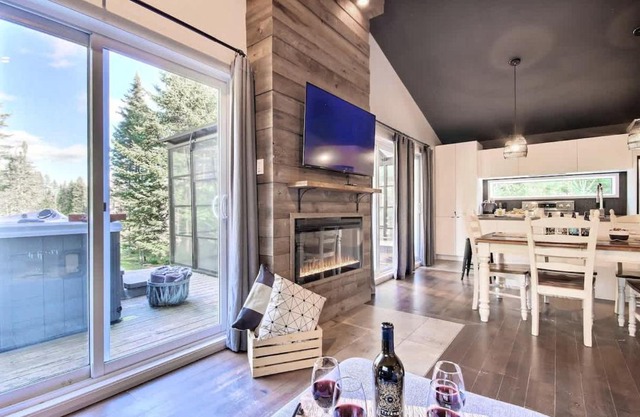 Family cottage with SPA and lake - 25 mins from Qc