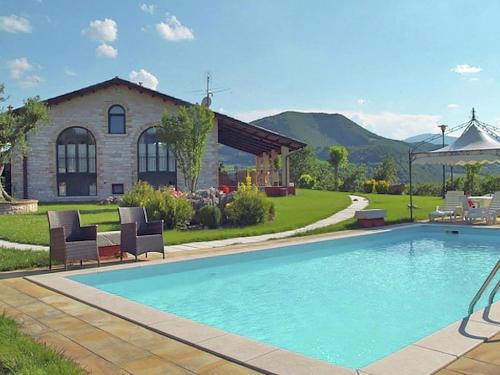 Family Cottage in Cagli with Pool