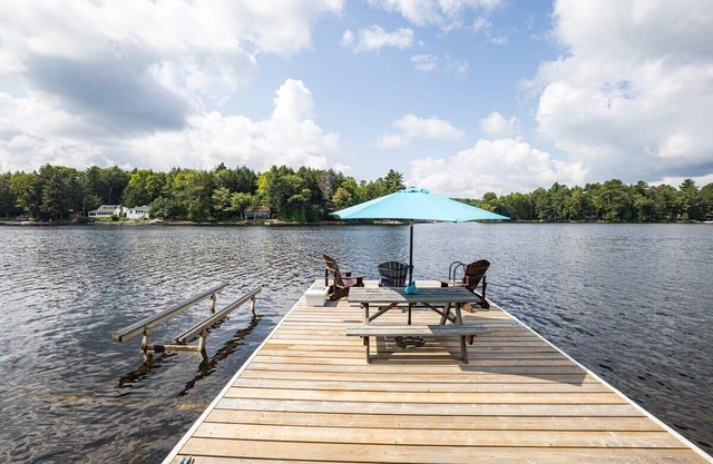 Family Cottage on beautiful Moon River, Bala, Muskoka