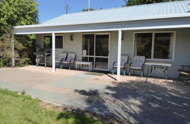 Family Cottage on Established Rural Farm. Relaxing, Secluded, has Beautiful View