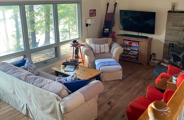 Family Cottage *Pet Friendly *West Exposure *2hrs North of TO *Close to Trails