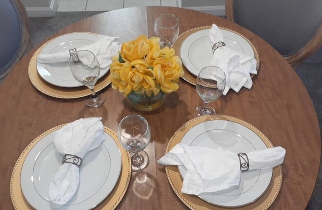 Family deluxe 2-rooms apartment, 2 minutes from downtown Frederick & restaurants