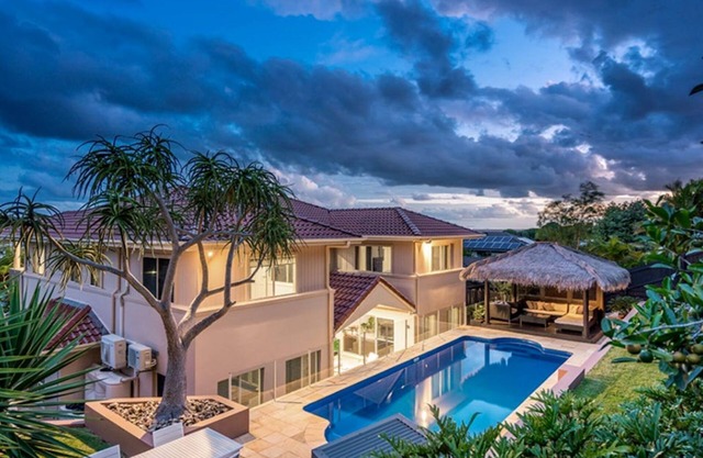 Family Entertainer with Pool - Luxury Holiday House in Lennox Head