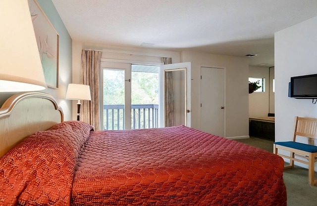 Family Escape in French Lick | 2 Villas with Kitchen, Balcony, & Indoor Pool