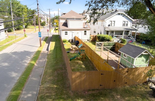 Family Escape w/Grill, Playground & Picnic Table