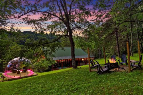 Family Escape with Stargazing Dome, Sauna, Hot Tub, Game Room, Fire Pit, BBQ