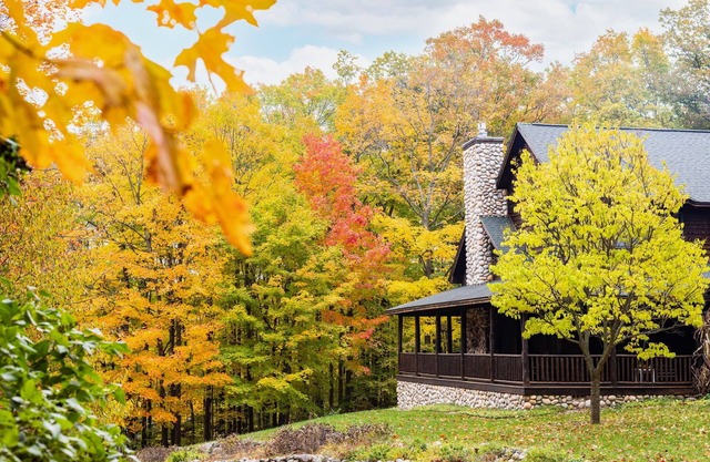 Family Fall Fun! Sleeps 14, Peaceful Cabin, Heated Floors, Fireplace, Gameroom