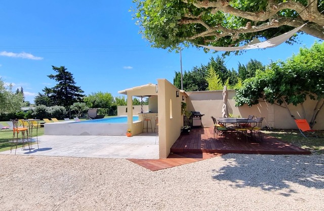 Casa de campo familiar con piscina en el corazón de Provenza, a 15 minutos de Aviñón