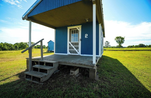 Family Farms Cabin 2 - Full Beds, Relaxing Nights, Lake View + Fire Pit Sleeps 4
