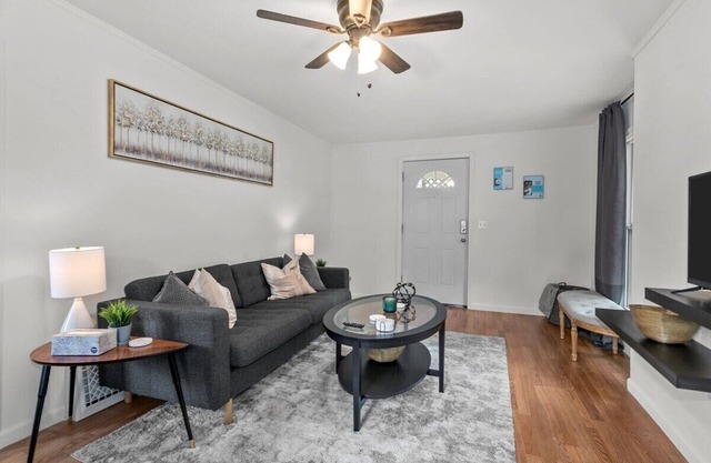 Family Favorite 6BR Near Westport/KU Med