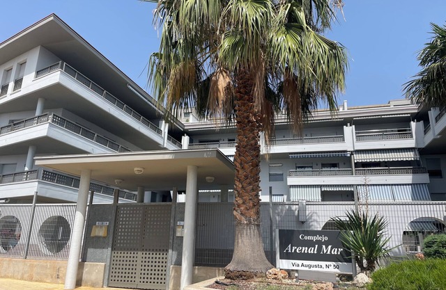 Idónea para niños, apartamento tranquilo con piscina, a 100 metros del mar!