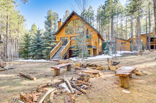 Family-Friendly Cabin with Fire Pit in Forest Lakes