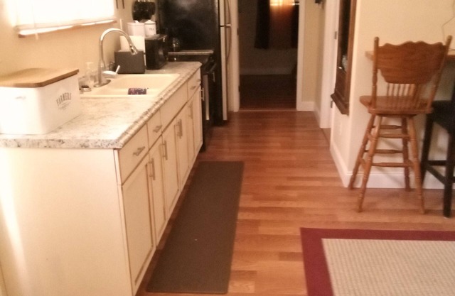 Family Friendly Retreat: We provide all bath essentials. Fully equipped kitchen