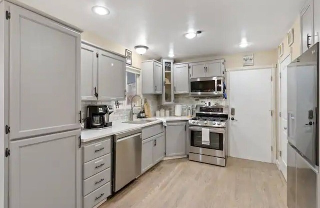 Family Friendly 4 BR Home w 3 King beds - Bunk bed