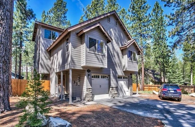 Family Friendly Lake/Ski Escape - 3BR & 3BA house in South Lake Tahoe