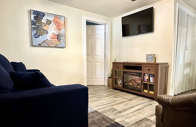 Family friendly, 1940’s remodeled cottage. Meets All accommodations needed.