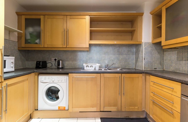 Spacious Parkside Apartment with Private Entrance